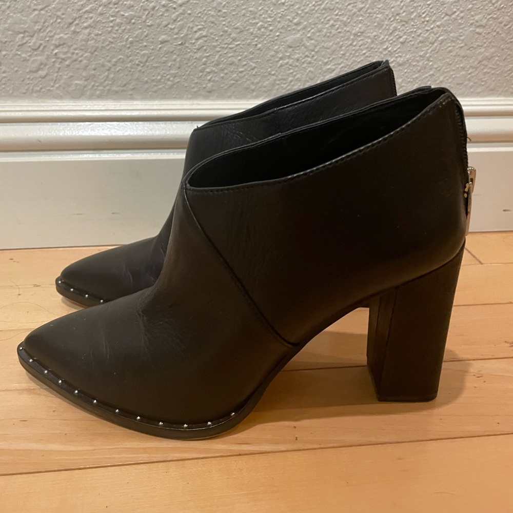 Vince Camuto hotties black with rhinestones Sz 6.5